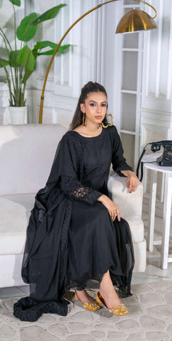 BAROQUE INSPIRED BLACK